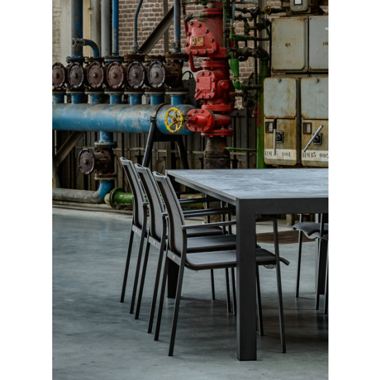 Elida charcoal dining tuinstoel stapelbaar