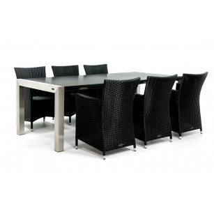 Moderne tuintafel met granieten blad en vlechtwerk stoelen