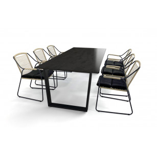 Keramische tafel met Dekton Radium blad, zwart stalen Savona onderstel en Scandic dining stoelen