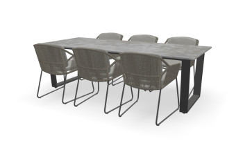 Rechthoekige Dekton Orix tafel Savona met Accor stoelen